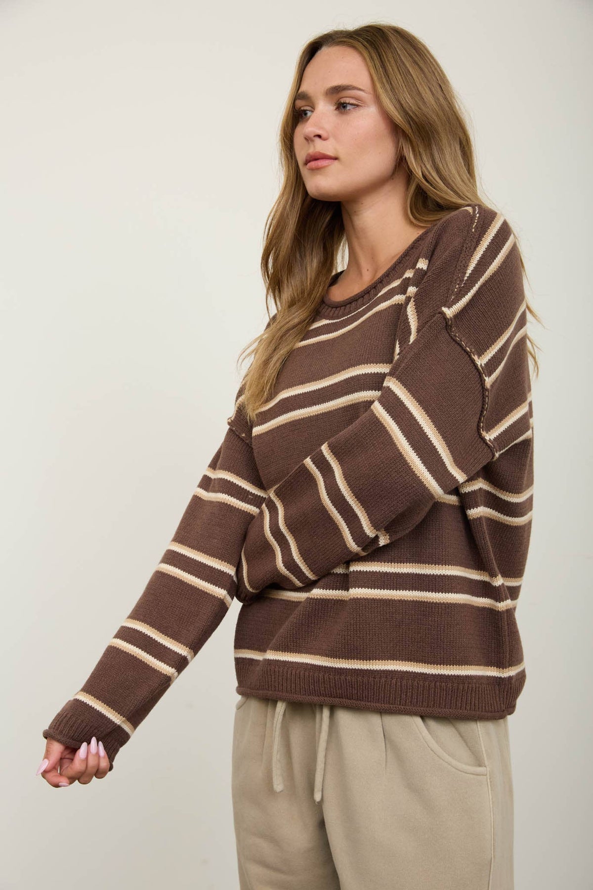 EXPOSED SEAM STRIPED ROUND NECK PULLOVER