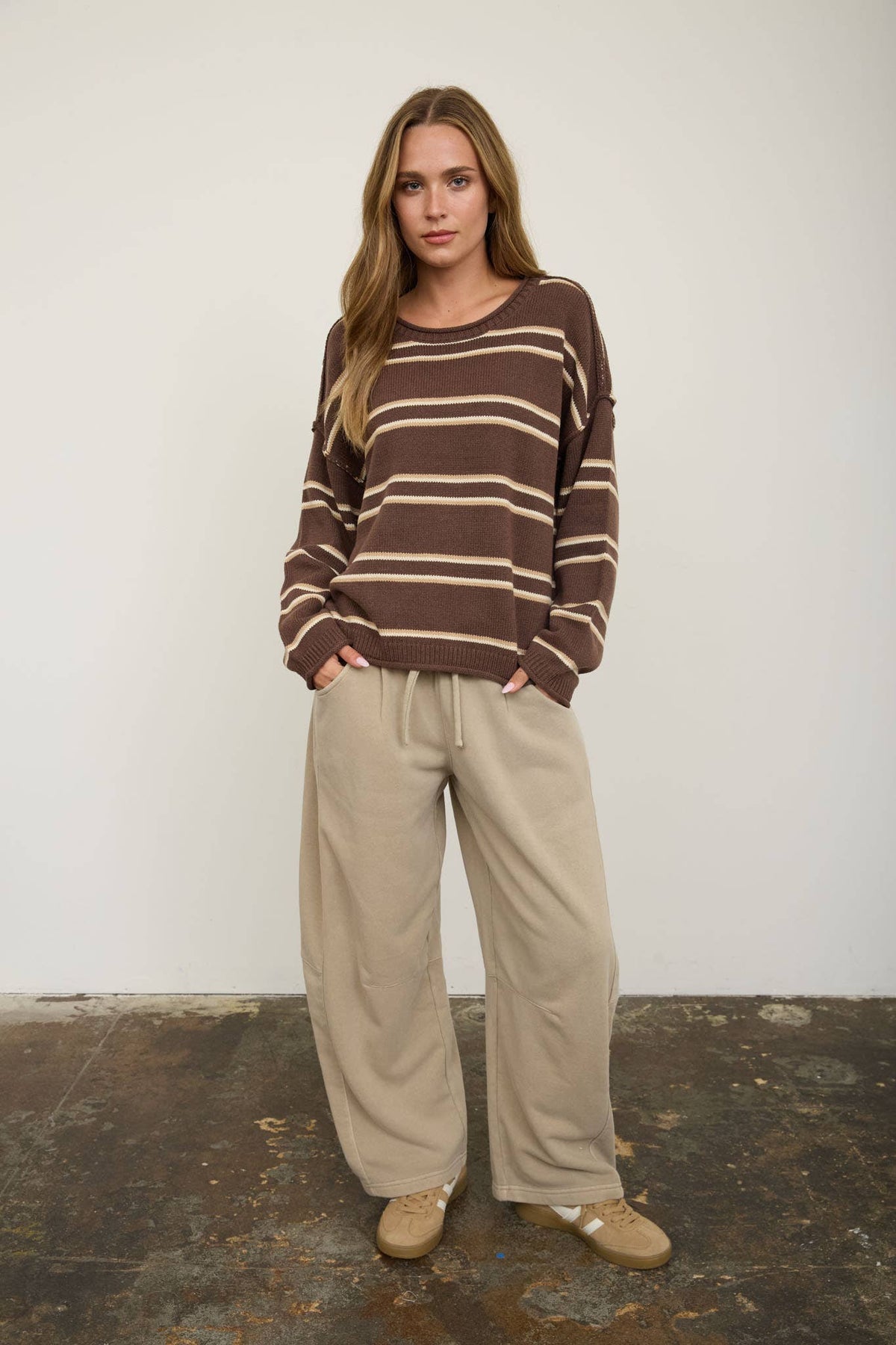 EXPOSED SEAM STRIPED ROUND NECK PULLOVER