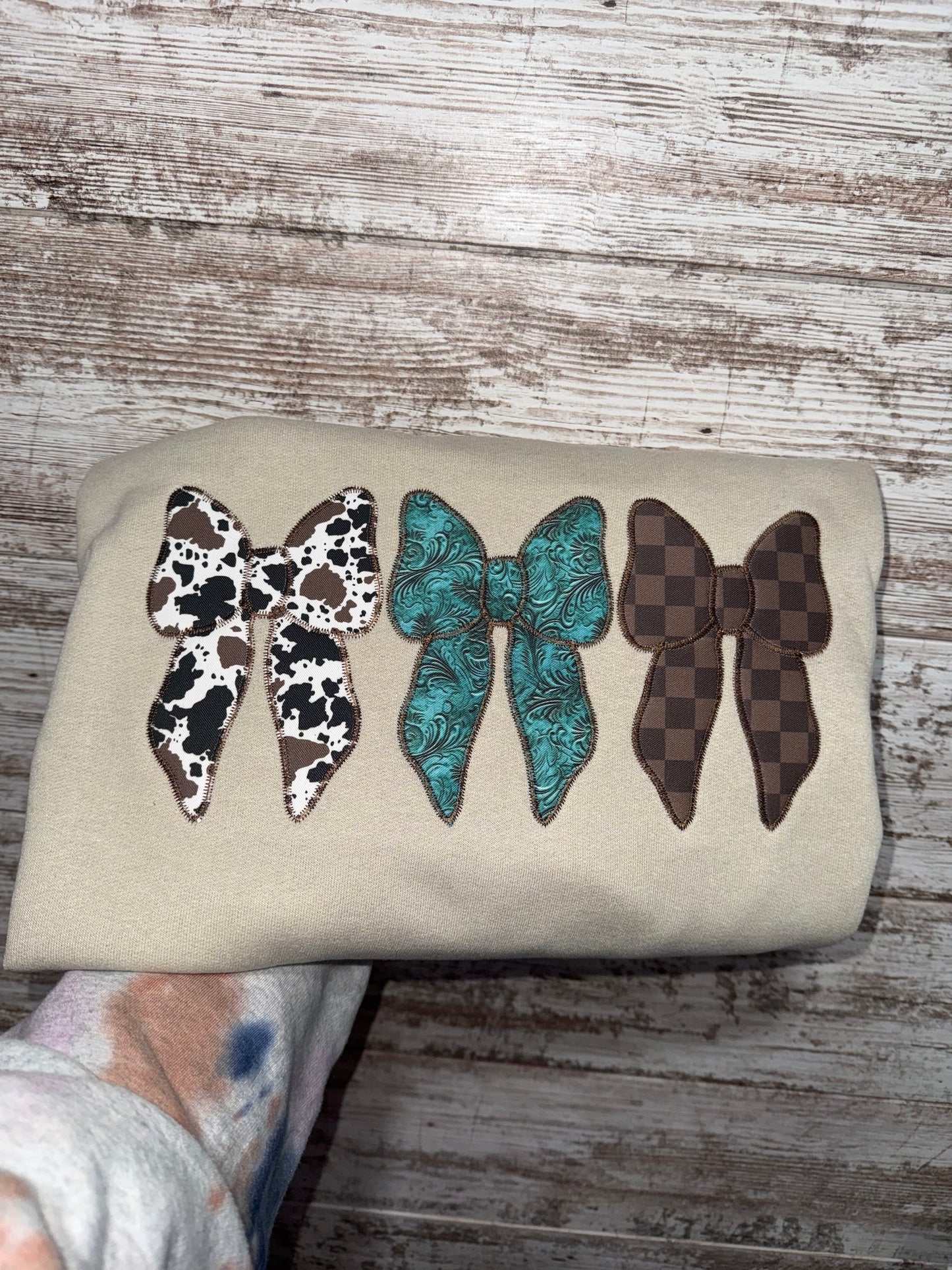 Western Bow Trio Crewneck