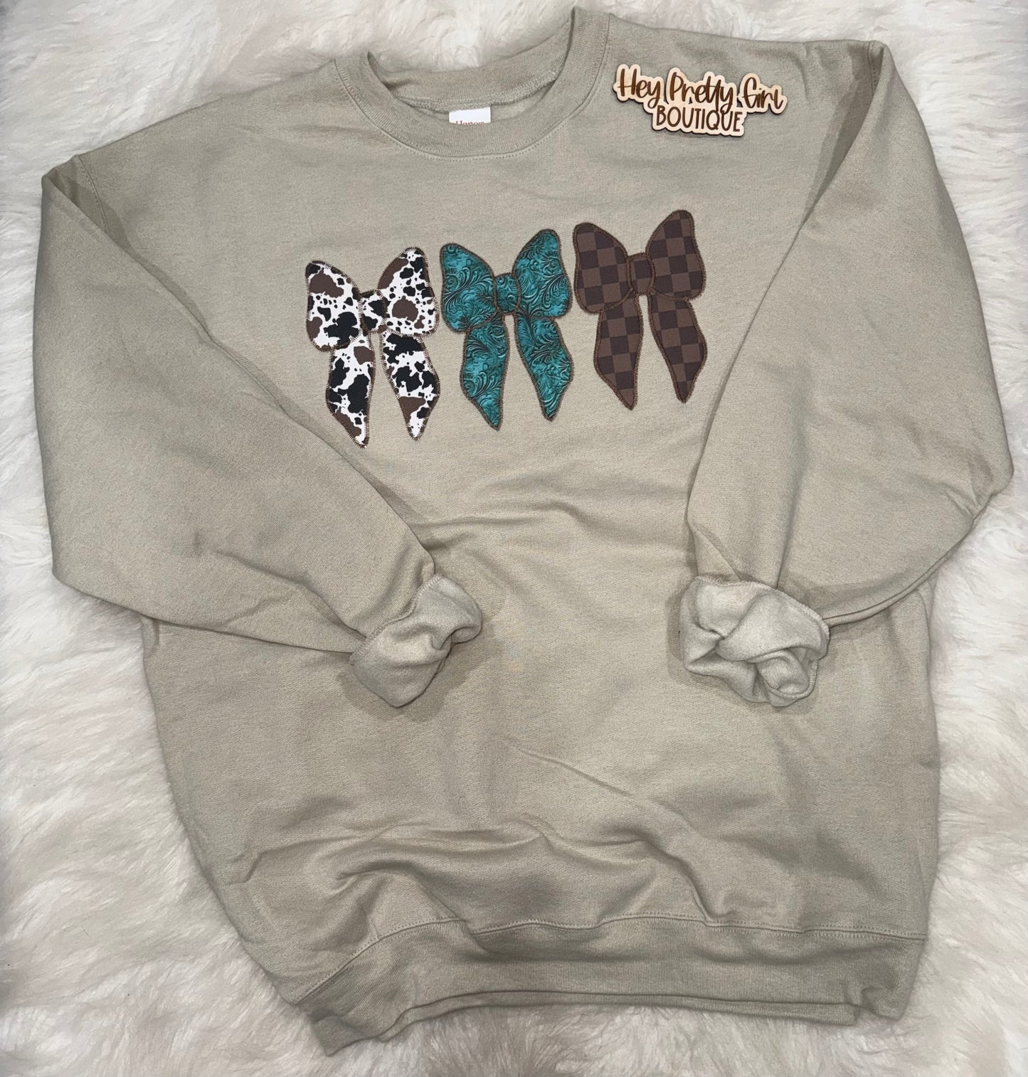 Western Bow Trio Crewneck