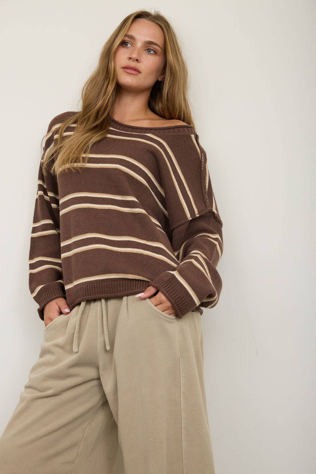 EXPOSED SEAM STRIPED ROUND NECK PULLOVER
